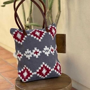 👜 NWT - Woven Sand Serape Tote - Large Tote Bag
